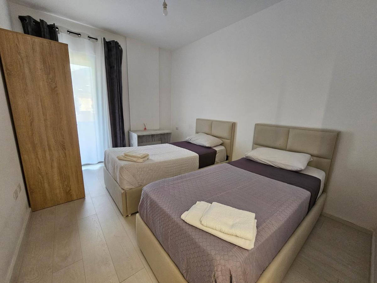 Tower Bridge Apartamento Tirana